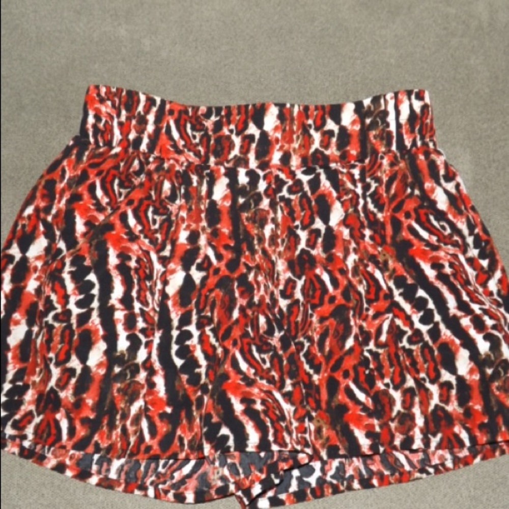 XOXO NWOT: Orange cheetah print shorts